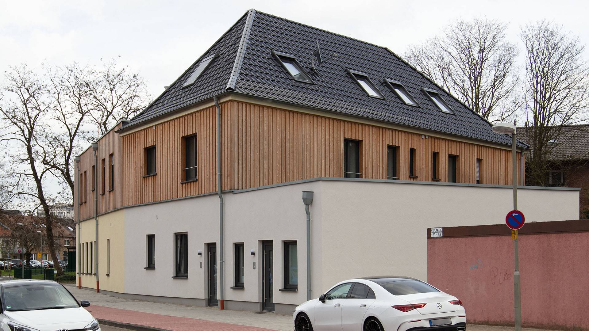 Straßenperspektive von Westen